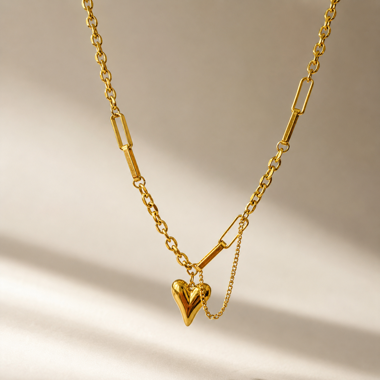 Kira Hear Chain Necklace