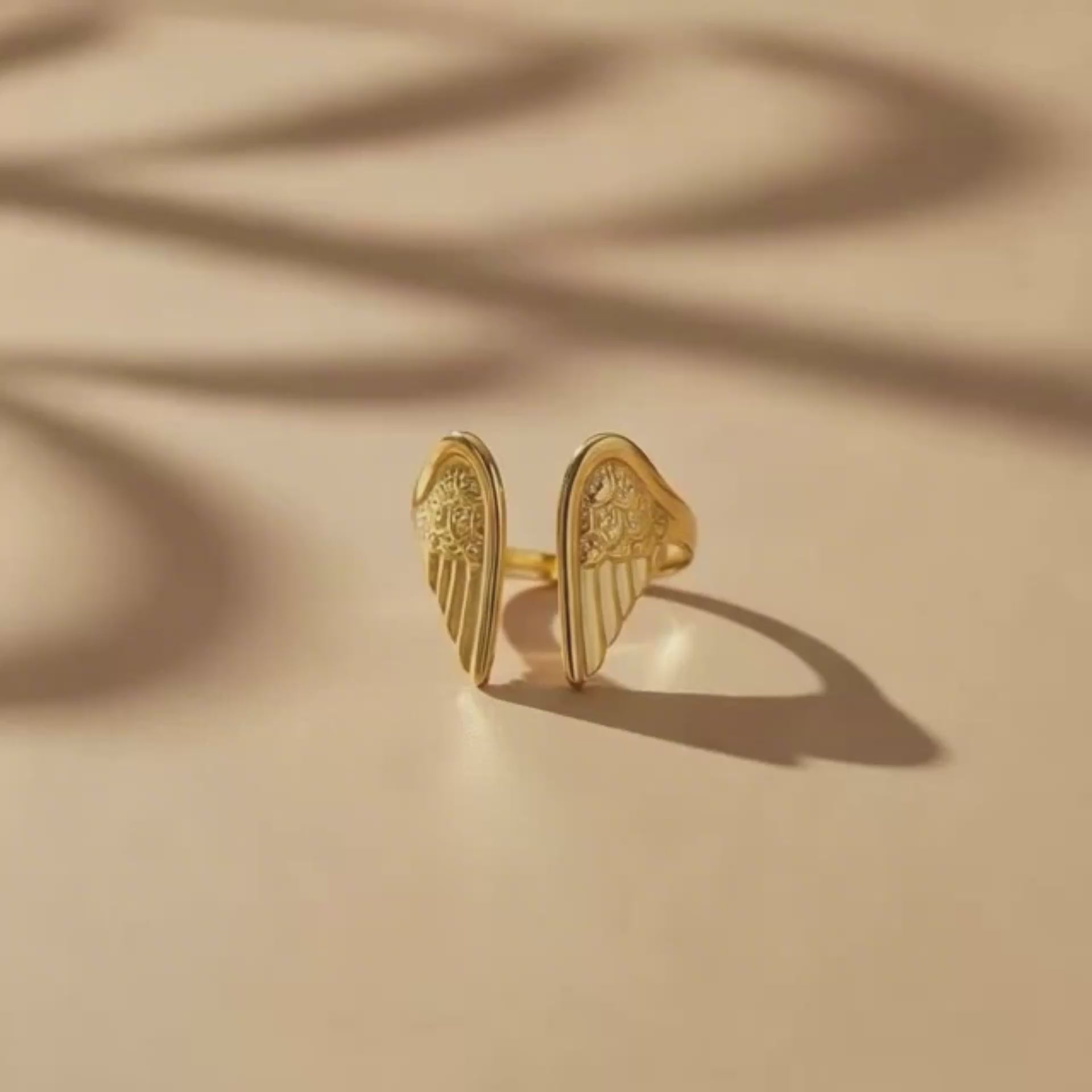 Solenne Roman Ring – Structured Fit